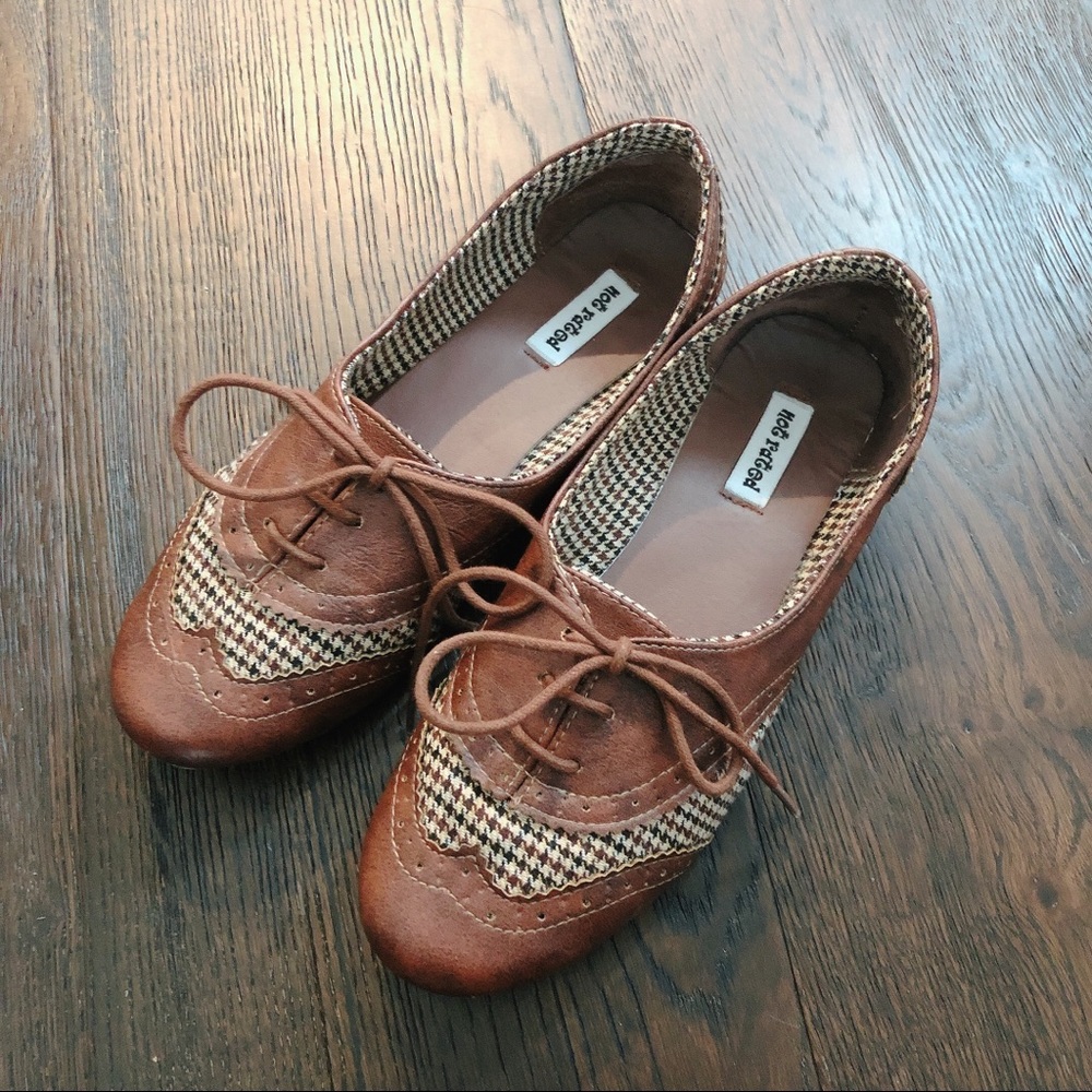 Not rated oxford style flat